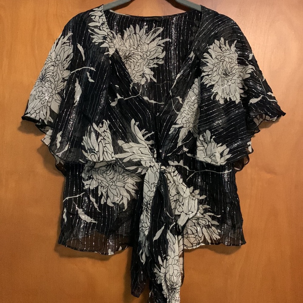 Adorable top! - Picture 2 of 9